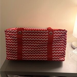 Thirty-One Medium Utility Tote in the retired Chevron Dash